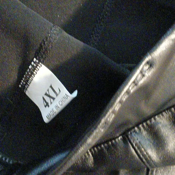 Women's Black Faux Leather Shorts In 4x Fits Like Xl To 1x - Picture 3 of 3